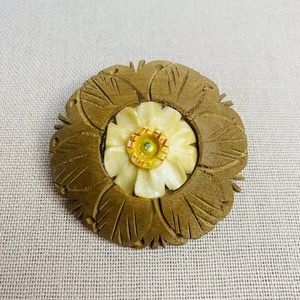 HAND CARVED WOOD FLOWER BROOCH FLORAL CIRCLE PIN VINTAGE ANTIQUE